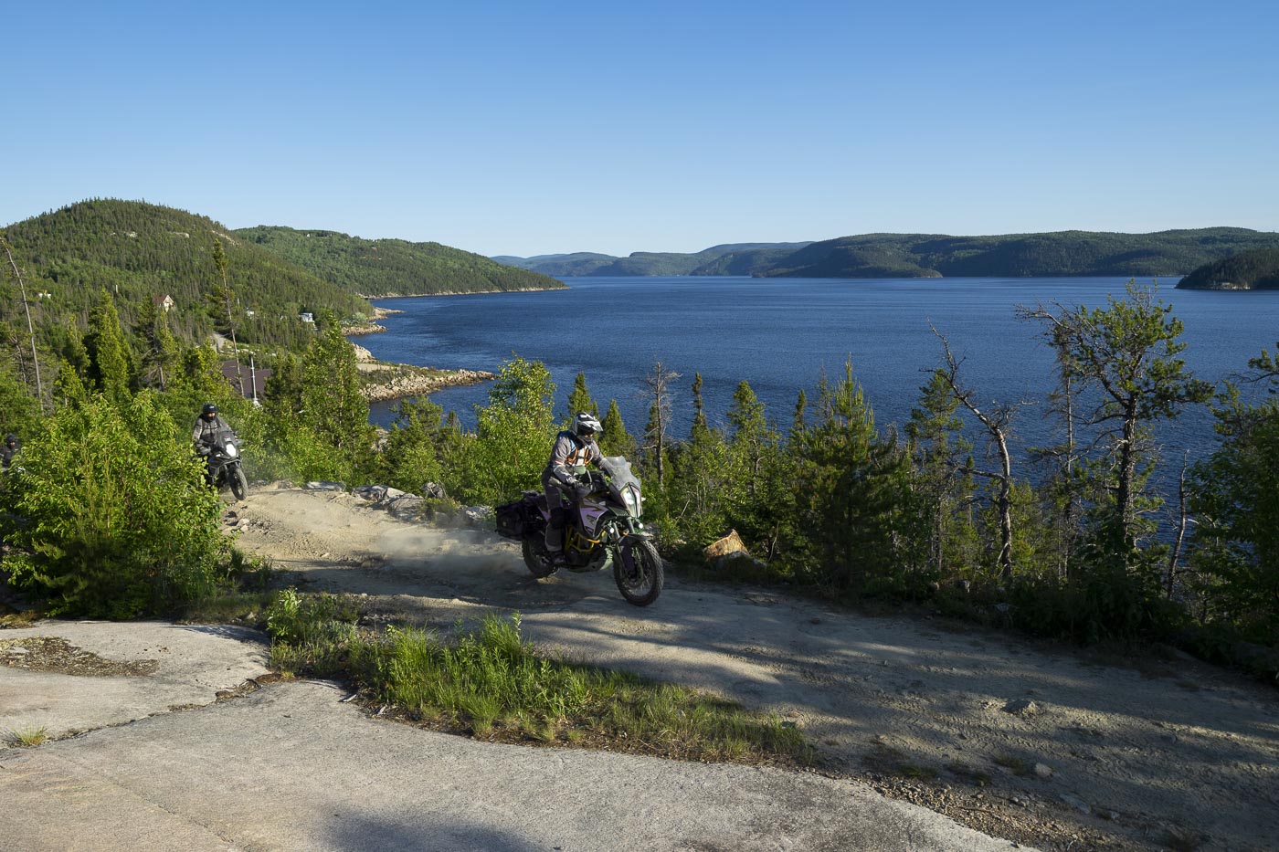 Moto aventure avec vue sur le Fjord du Saguenay